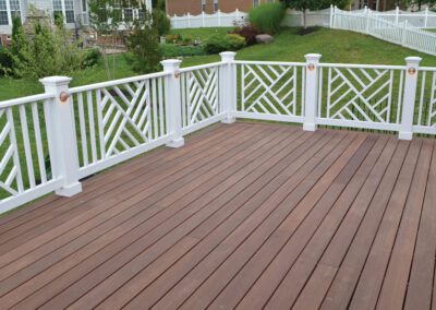 Massaranduba deck with Chippendale Railing
